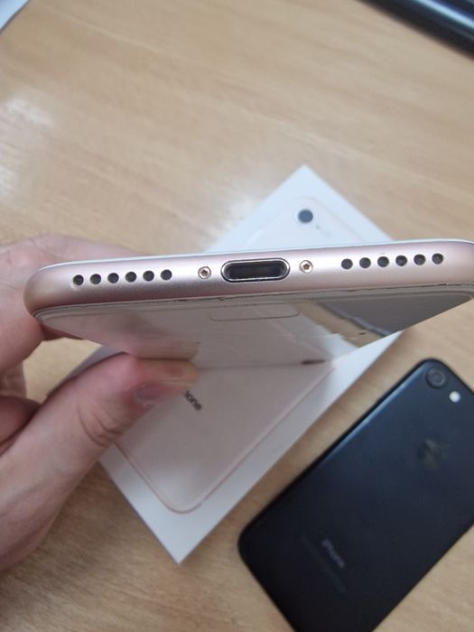 Продам iPhone 7 та iPhone 8 (як є, під відновлення/на запчастини) ціна за два
