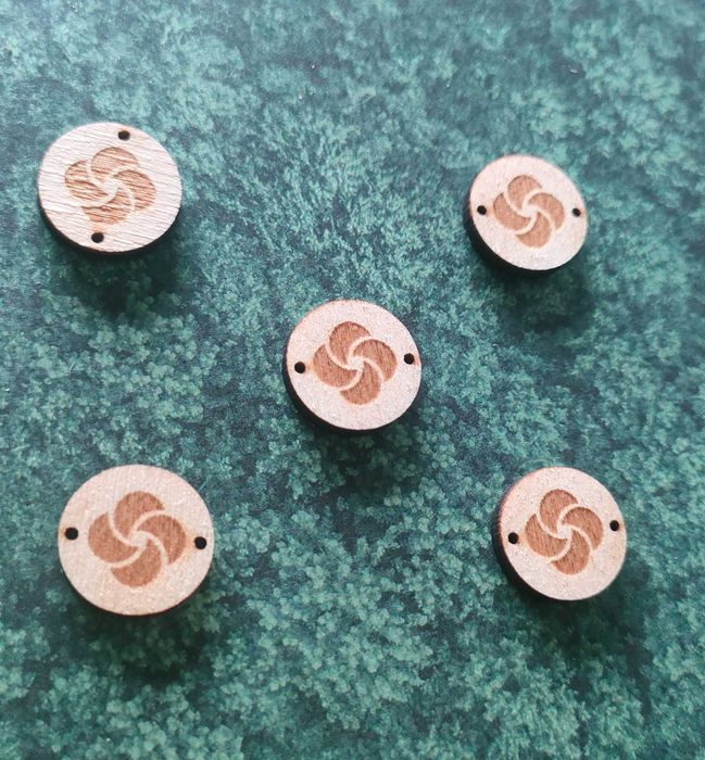 charms15 zawieszka drewno grawer 1,5 cm hand made