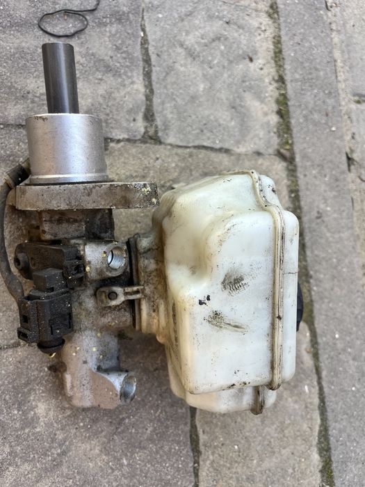 Головний гальмівний циліндр Гольф 5 1.6 бензин