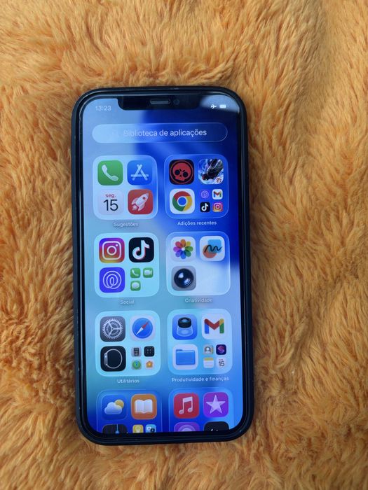 Iphone 12.           .