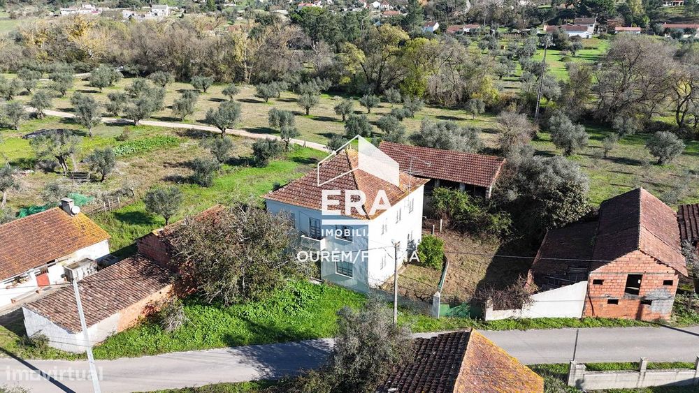 Moradia T6 localizada a 5 minutos da vila da Freixianda