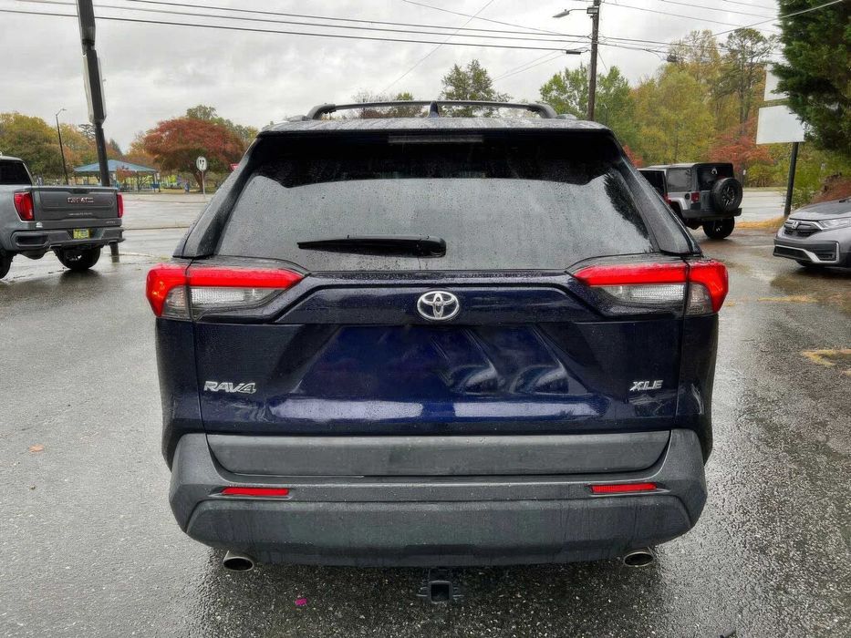 Toyota RAV4 XLE Premium      2020