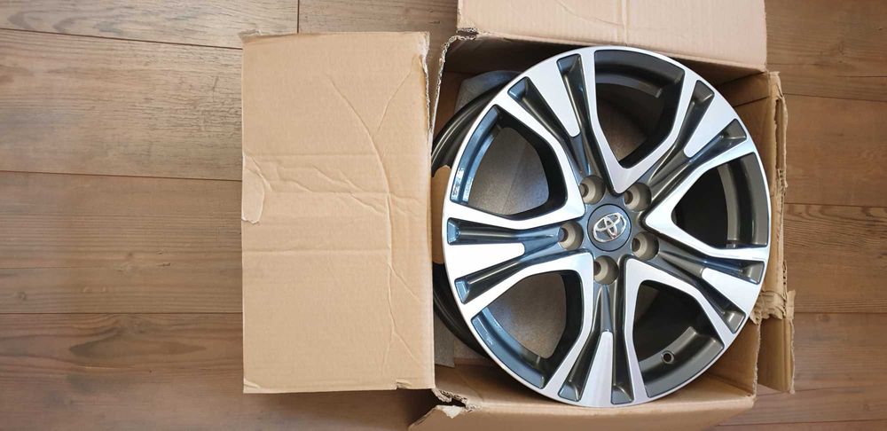 Felgi aluminiowe Toyota 17 komplet