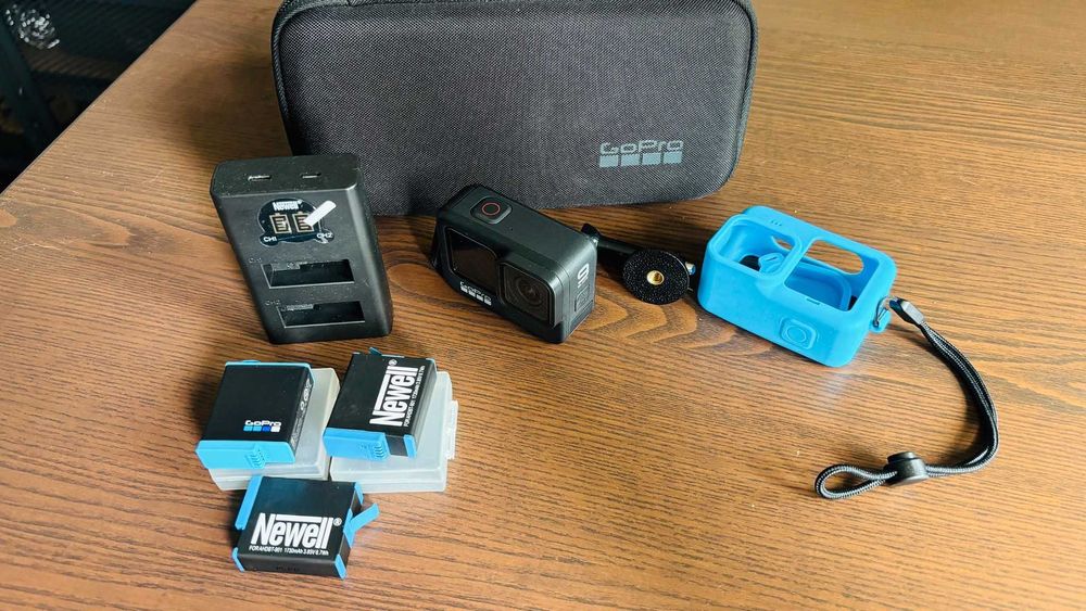 GoPro HERO9 Black 5K + 3 baterie + ładowarka Newell + etui