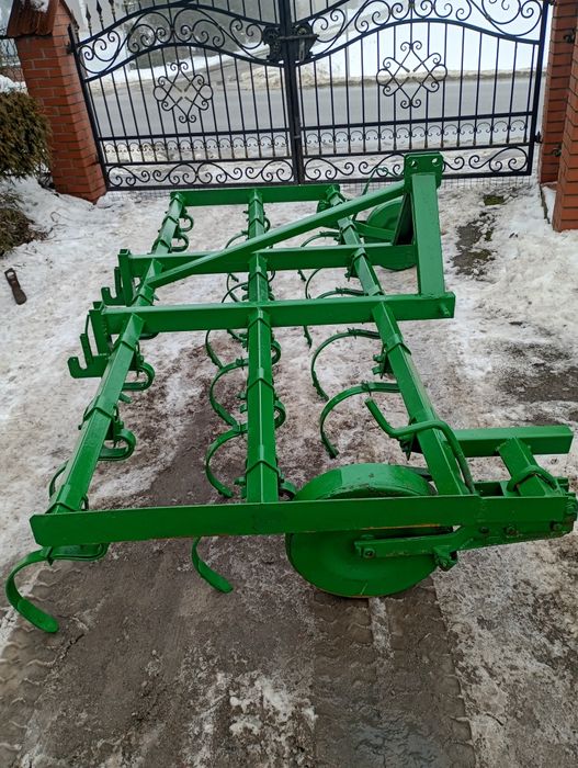 Przyczepa rozrzutnik czarna białostocka kultywator