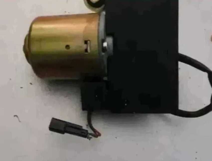 Polonez Caro plus silniczek wycieraczki tył stan idealny