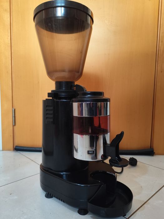 Máquina de Café Delta Mayor 2GR + Moinho Café  Rossi RR45