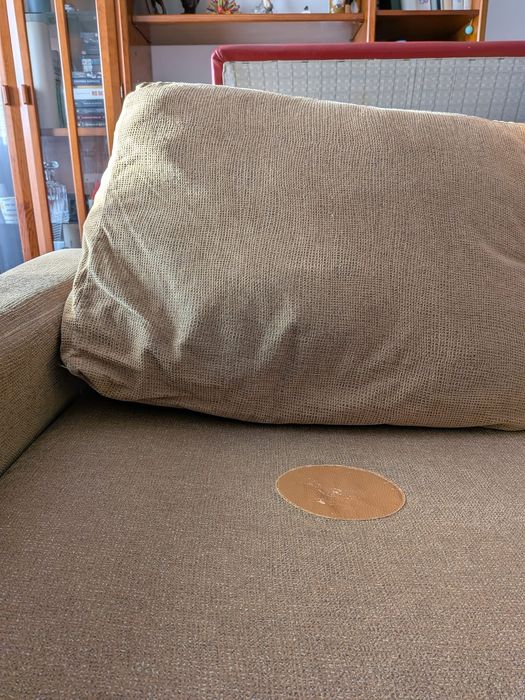 Sofa de sala amarelo torrado