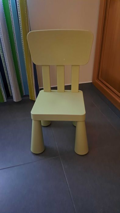 Mesa e cadeira de criança