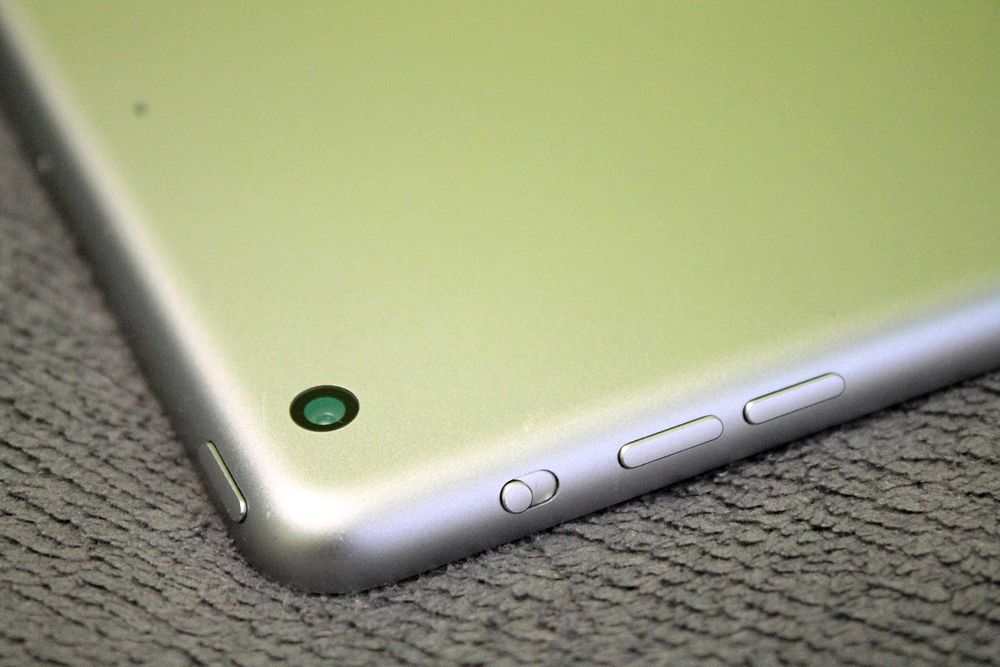 Планшет Apple iPad mini 3 / 7.9" IPS Retina / 16GB / WiFi