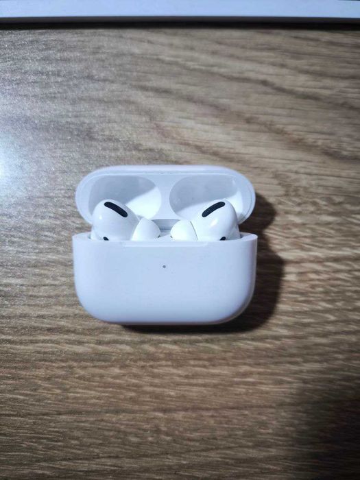 Бездротові Apple AirPods Pro with MagSafe Charging Case (MLWK3AM/A)