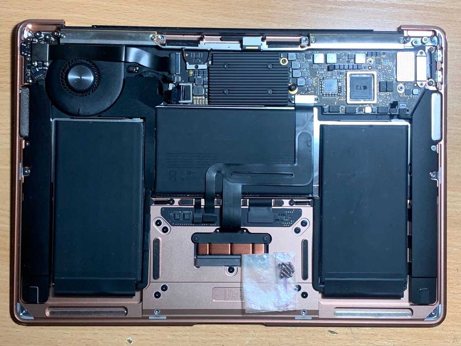 MacBook Air A2179 Gold Rose разбор (батарея топкейс клавиатура)
