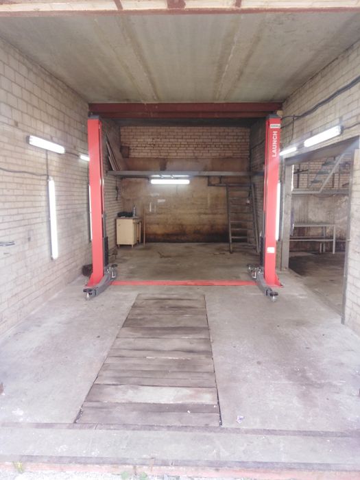 Здам в оренду два двоповерхових великих гаража.