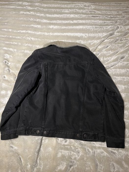 Casaco Preto Pull and Bear