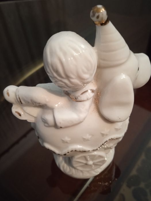 Boneca antiga em porcelana