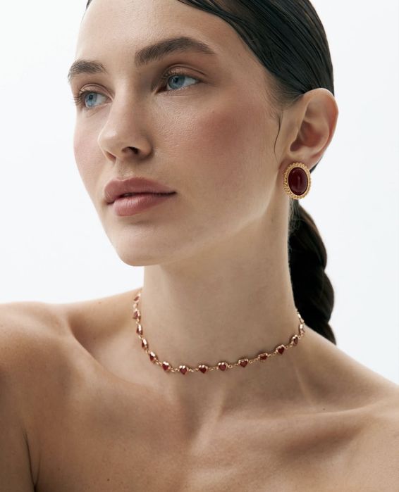 Кольє та сережи-яскравий акцент