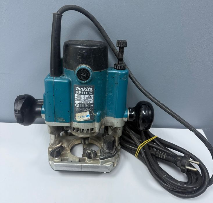 Фрезер Makita RP1110C