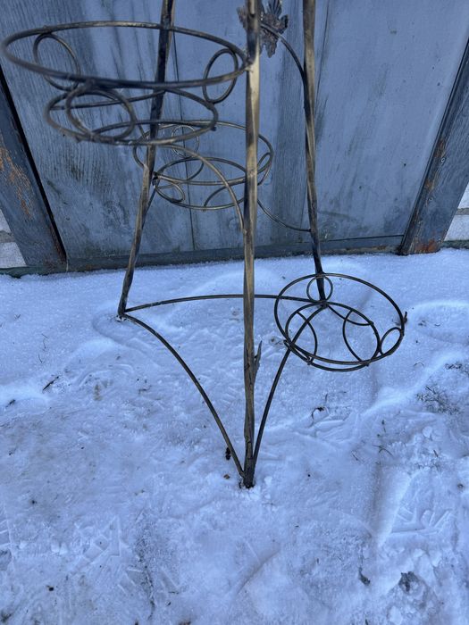 Підставка для квітів кована