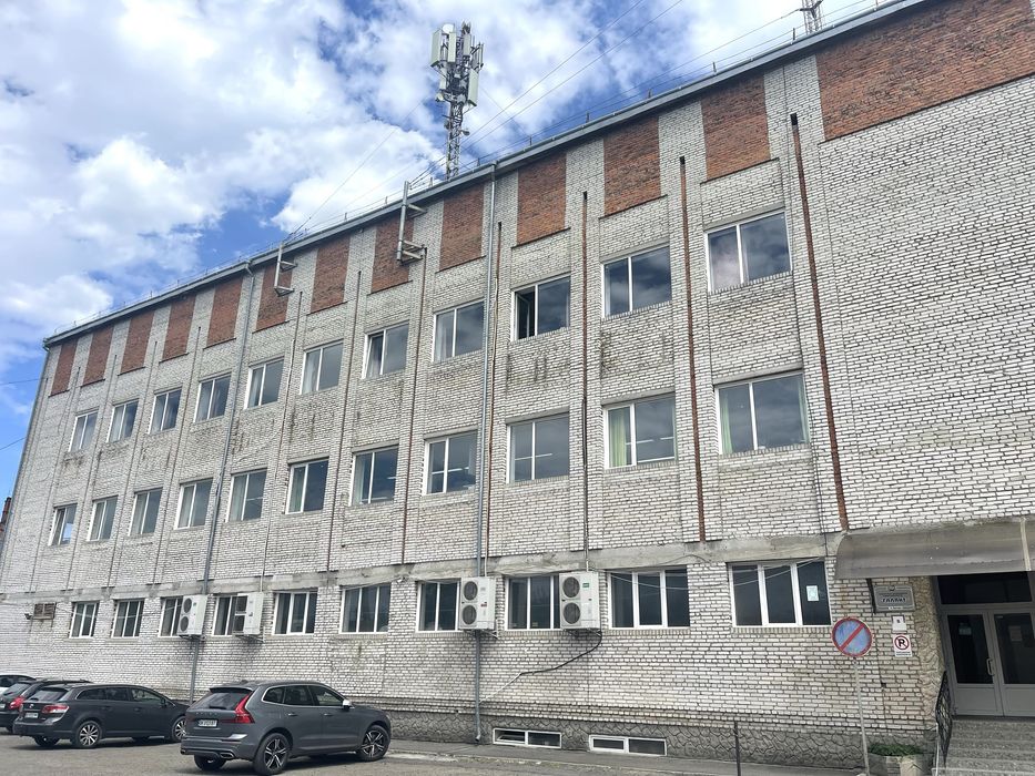 Оренда комерційних приміщень великоі площі на вулиці Золотій