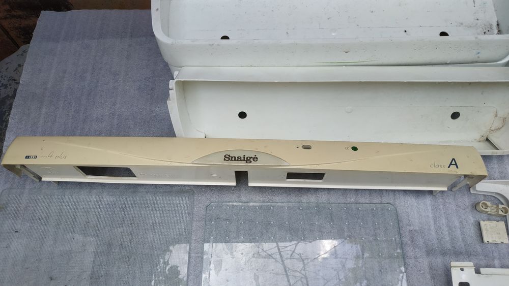 Продам полки, пластик, стекло, с холодильника Snaige class A RF315-1501A