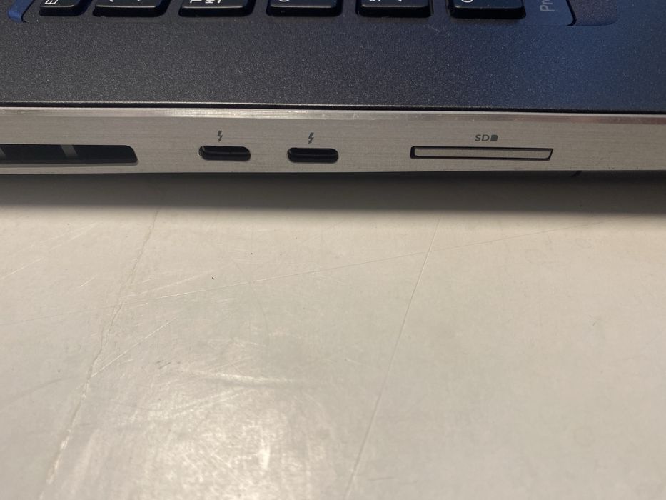 Dell Precision 7740 17" IPS FHD  i7  Xeon - 2276M nVidia RTX3000  Win