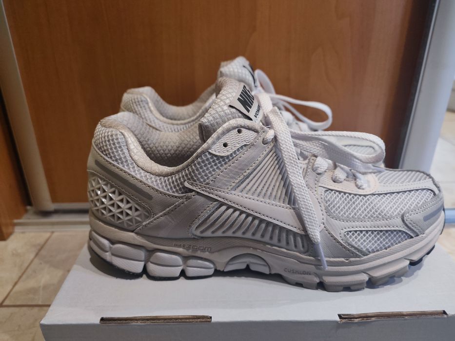 Buty sportowe  NIKE VOMERO 5  rozmiar 41