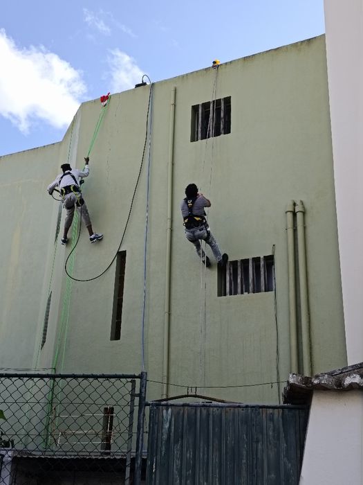 Pinturas de prédio, lavagens de telhado , reparação de fissuras
