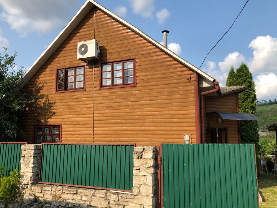 с. Макарівка Двоповерховий будинок на першій лінії р. Дністер.