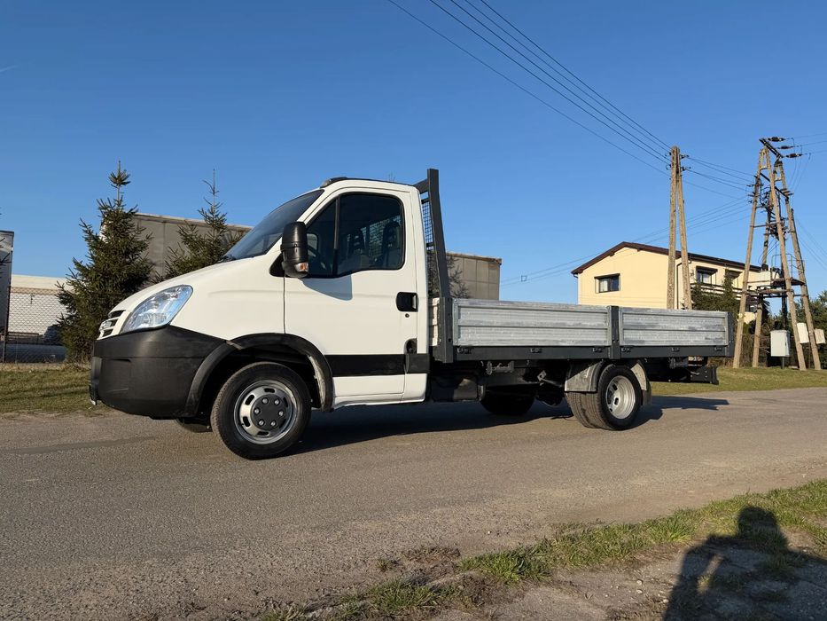 Iveco 35C13 * 2.3 / 130KM * Skrzyniowy * Rama * Rozstaw osi: 3.7m *  Koła bliźniacze * Możliwość zmiany zabudowy *