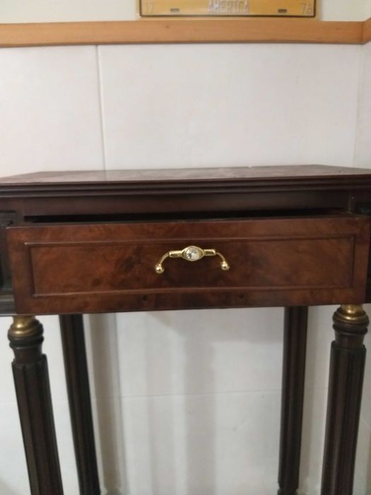 Consola em mogno, com gaveta