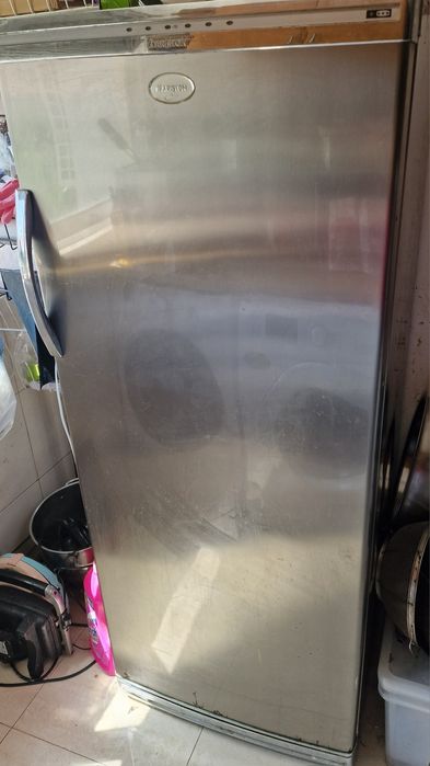 Arca congeladora Ariston, 6 gavetas, pouco usada