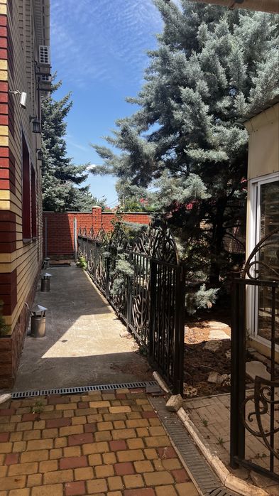 Элитный дом в с. Червоний Шахтарь (Вольное), ул. Набережная.