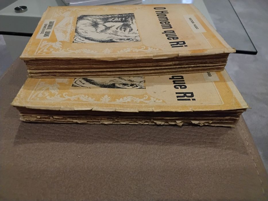“O Homem que Ri” – Victor Hugo | 2 volumes originais de 1946