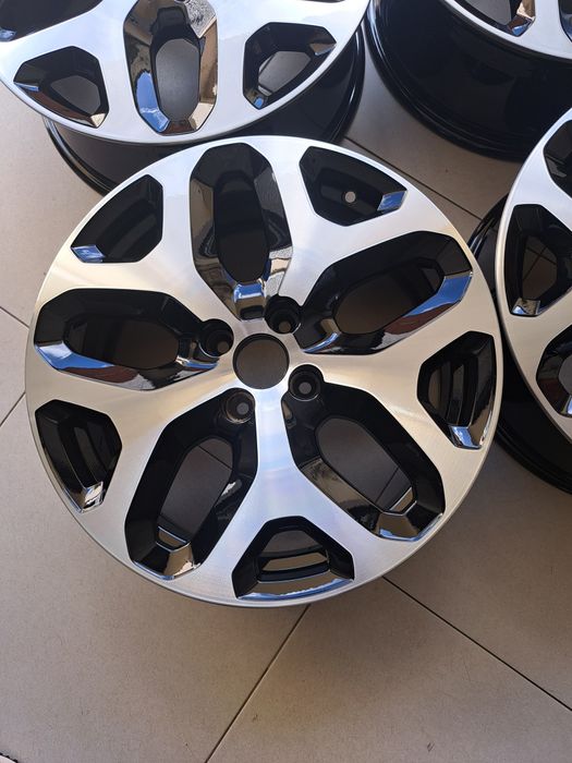 Conjunto de jantes 17"  Renault  .