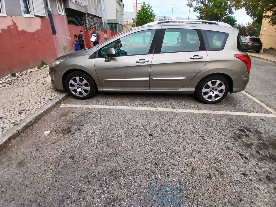 Peugeot 308.                .