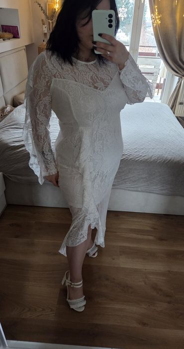 Biała sukienka koronka