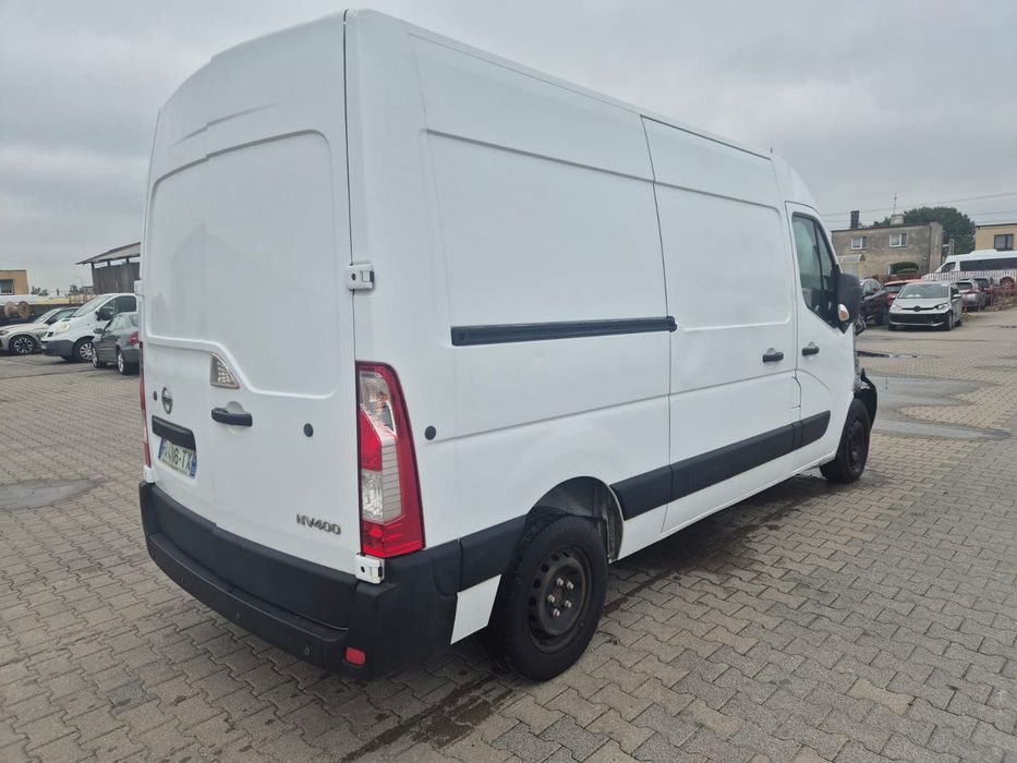Nissan nv400