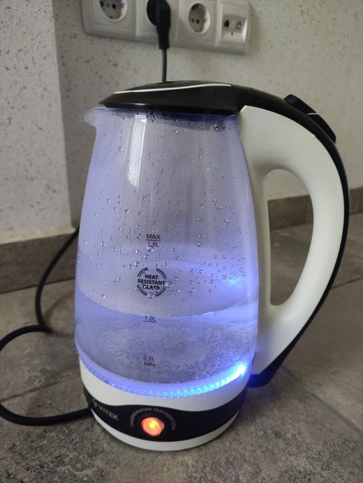 Электрочайник  Vitek.