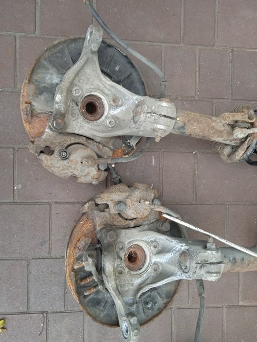 Цапфа поворотній кулак стойки VAG Volkswagen Passat B6 B7 Пассат б6