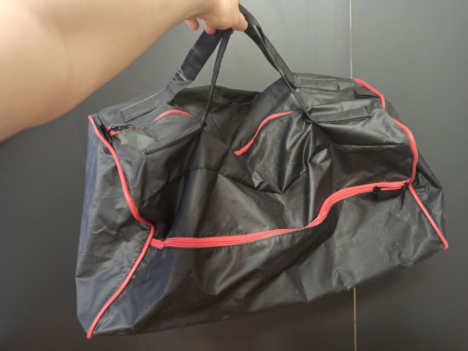 Duża torba podróżna czarna sportowa na siłownię