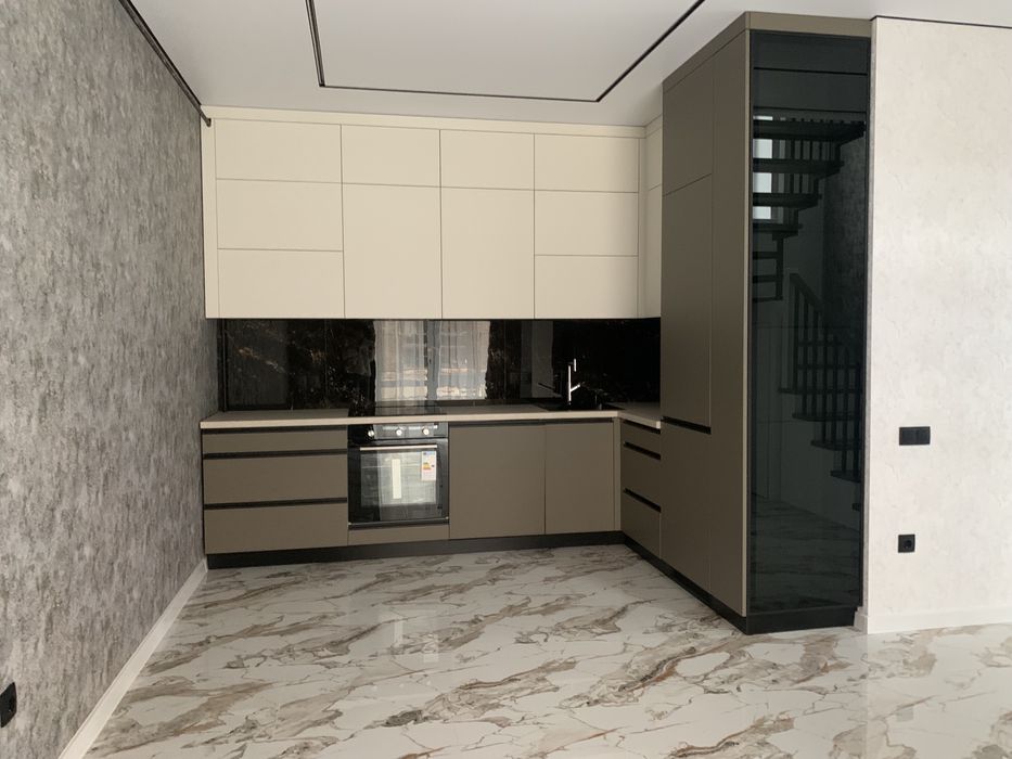 Продаж дуплекса з новим ремонтом, без комісіі, пров.Світлий, Перемичка