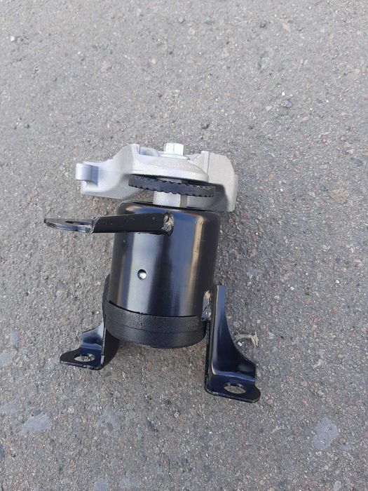 Подушка двигателя правая Ford Fiesta Mk7