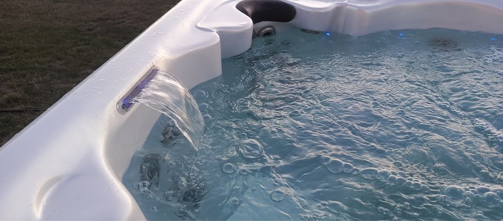 Jacuzzi wanna ogrodowa SPA całoroczna 5 osobowa Balboa Down East Spas Master Spa