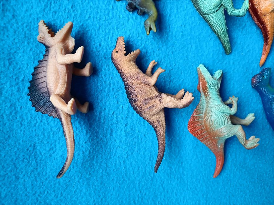 Lote de 14 dinossauros