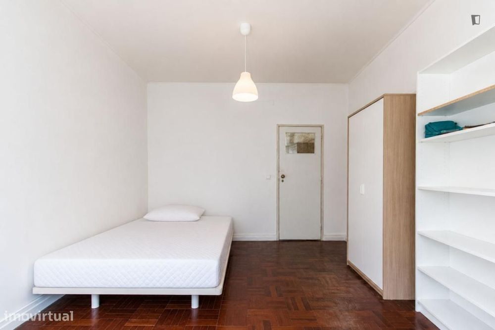Quarto - localizado em Estrela Lisbon