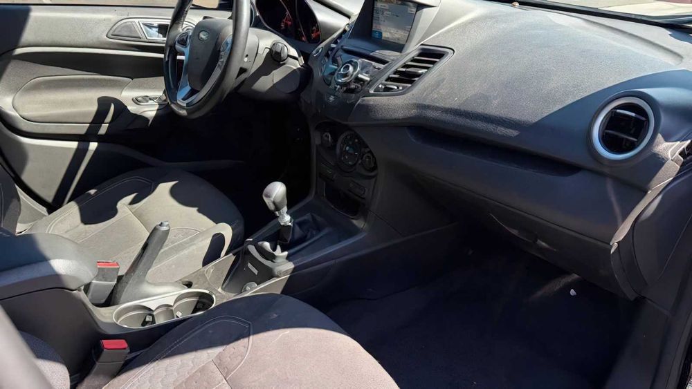Ford Fiesta SE      2016