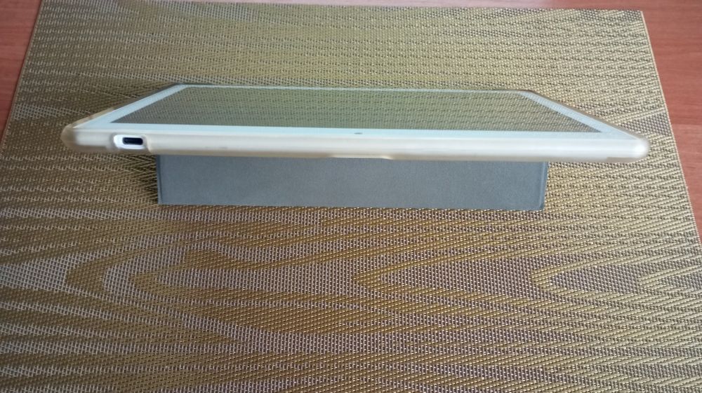 Планшет  телефон ASUS Z 101 Prime 3GB/32GB