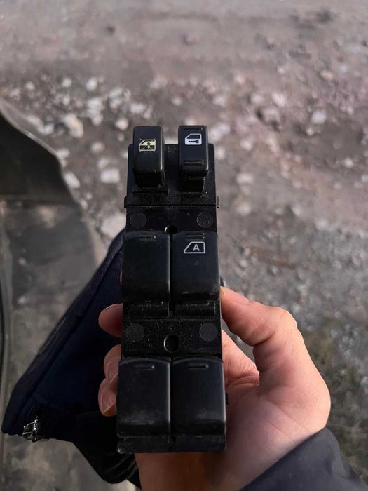 Блок управління скопідіймачами Nissan xtrail t31 
25401JH10C Англія