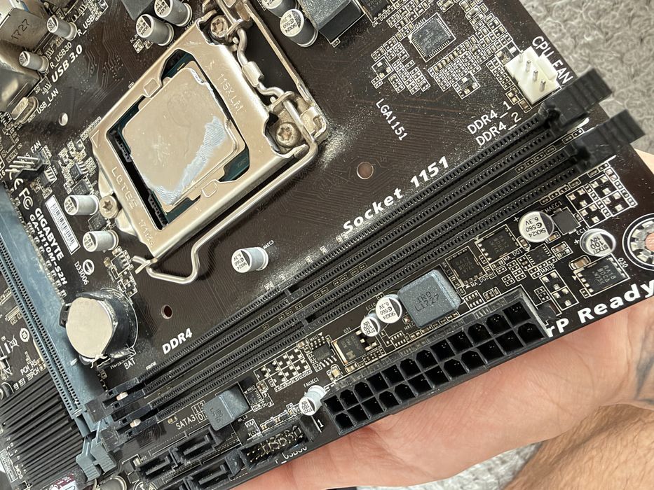 Płyta główna Gigabyte i procesor