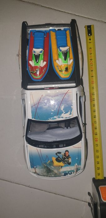 2 carros da burago impecáveis mas com pequenos defeitos